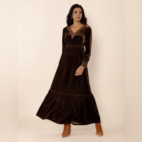 Dresses & Skirts - Lace Detail V-Neck Long Sleeve Maxi Dress